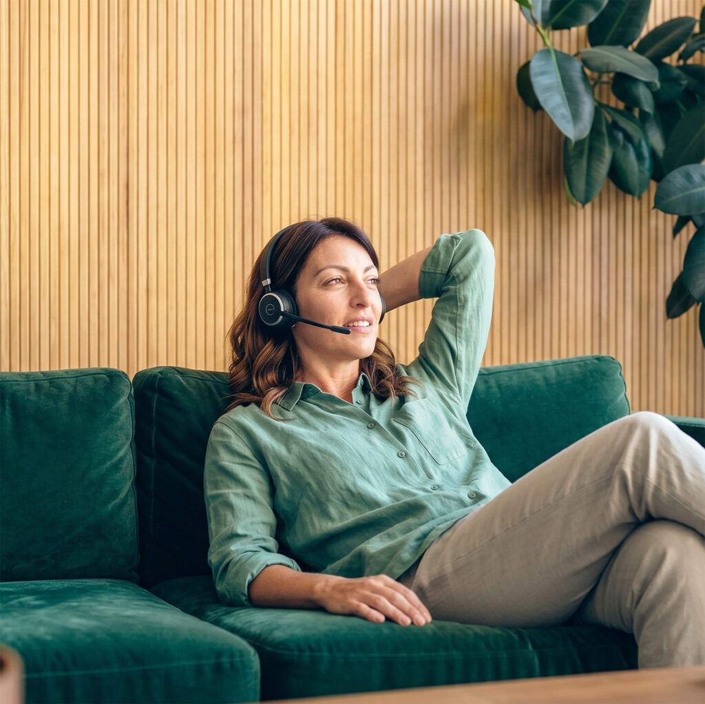 Réceptionniste IA féminine travaille 24h/24 et 7j/7.